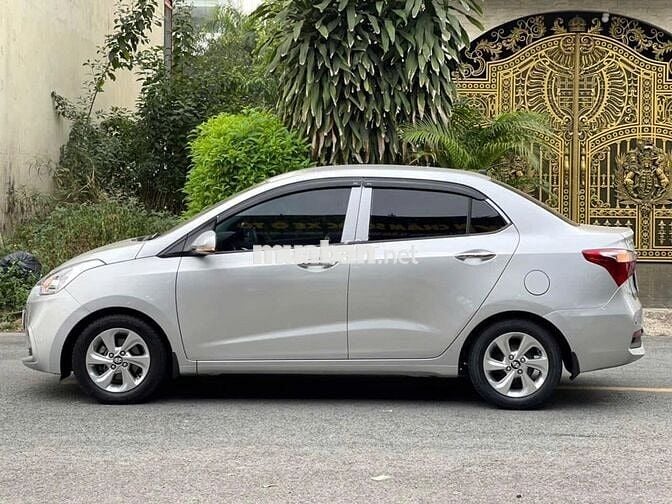 Hyundai i10 đời 2020 màu bạc số tự động