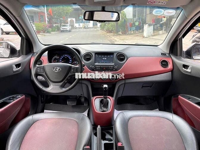 Hyundai i10 đời 2020 màu bạc số tự động