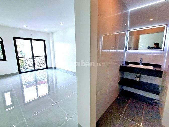 8,98 TỶ-36M2- LÔ GÓC-5 TẦNG MỚI THANG MÁY-Ô TÔ-KINH DOANH-VĨNH HƯNG-HM