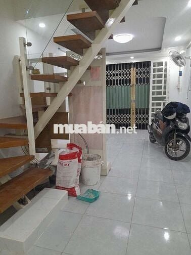 Nhà 2 tầng mới trung tâm Q1/furnished 2-Floor 2 BR house in center D1