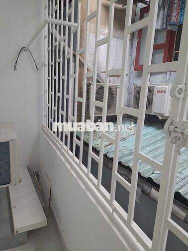 Nhà 2 tầng mới trung tâm Q1/furnished 2-Floor 2 BR house in center D1