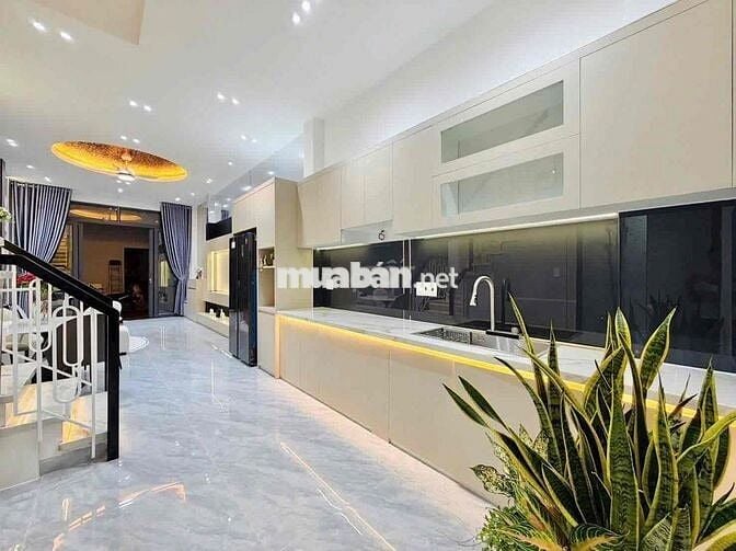 Bán nhà xây mới full nội thất gần chợ An Nhơn