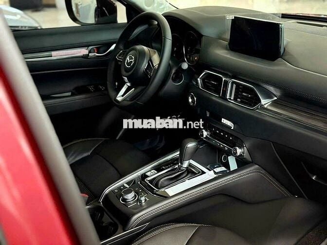 Ô tô Mazda CX5 màu đỏ, xuất xứ Nhật Bản