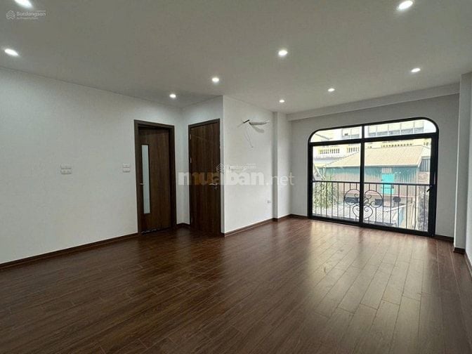 Nhà thang máy phố Cát Linh 45m2 x 7 t cách phố 20 m giá bán 16 tỷ 