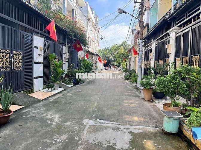 Nhà 3 Lầu đẹp thiết kế sang trọng, Hẻm xe hơi 6m ngay cầu Long Kiển đg