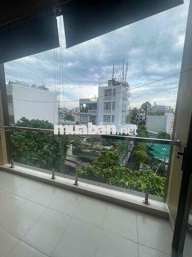 Phòng ban công Ngay Công Viên Làng Hoa, Tân Sơn