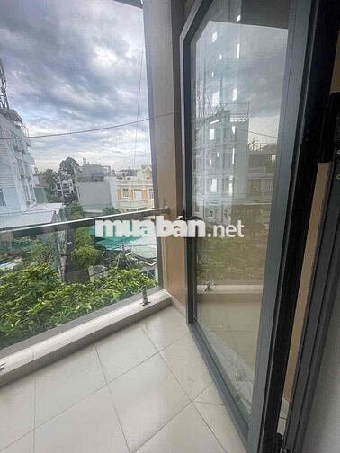 Phòng ban công Ngay Công Viên Làng Hoa, Tân Sơn