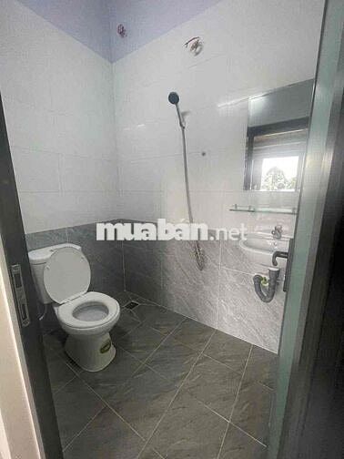 Phòng ban công Ngay Công Viên Làng Hoa, Tân Sơn