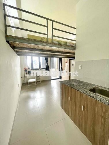 Phòng ban công Ngay Công Viên Làng Hoa, Tân Sơn