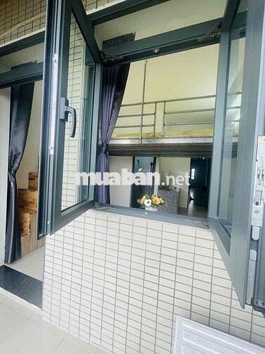 Phòng ban công Ngay Công Viên Làng Hoa, Tân Sơn