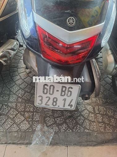 Grande màu xanh đậm, biển số 60 giao cà vẹt