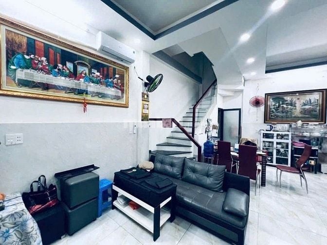 SIÊU PHẨM DUY NHẤT! NHÀ SẴN HỢP ĐỒNG THUÊ DT42,5m2 NẰM NGAY TT QUẬN 3.