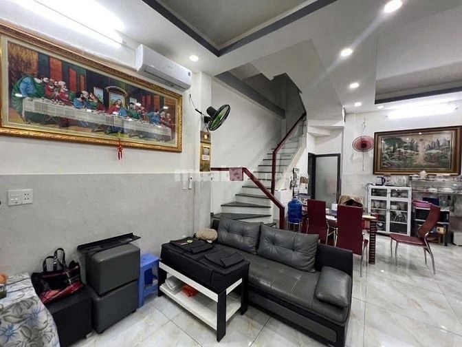 SIÊU PHẨM DUY NHẤT! NHÀ SẴN HỢP ĐỒNG THUÊ DT42,5m2 NẰM NGAY TT QUẬN 3.