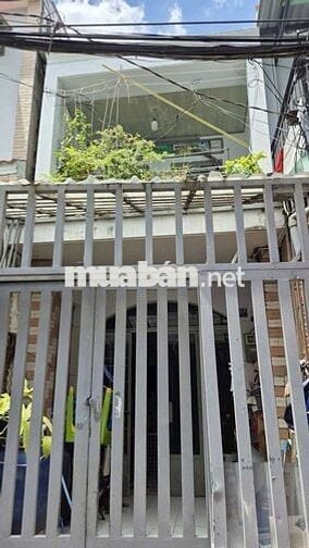 Nhà hẻm thông 3gac, gần pmqt,2p có ban công, sân xe máy .