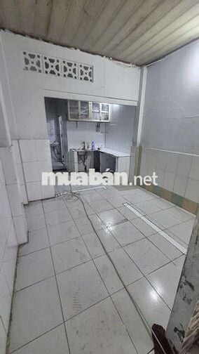 Nhà hẻm thông 3gac, gần pmqt,2p có ban công, sân xe máy .