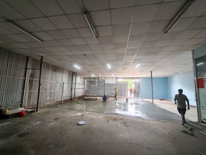 Cho thuê kho xưởng 700m2 gần đường Lê Văn Việt, Long Thạnh Mỹ, Quận 9