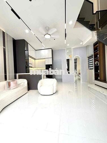 NHÀ 1 TRỆT 1 LẦU CẦN THANH LÝ GẤP FULL NỘI THẤT GẦN CHỢ BÌNH CHÁNH