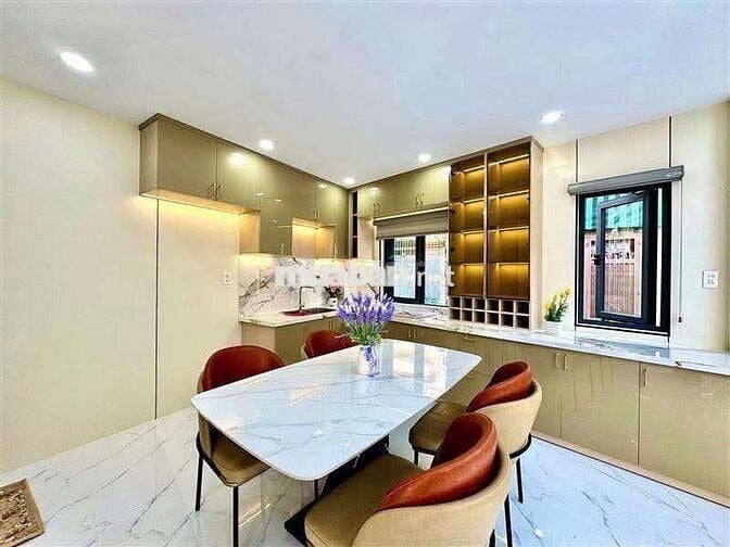 Mình bán nhà đẹp giá rẻ hẻm xe hơi Huỳnh Văn Bánh