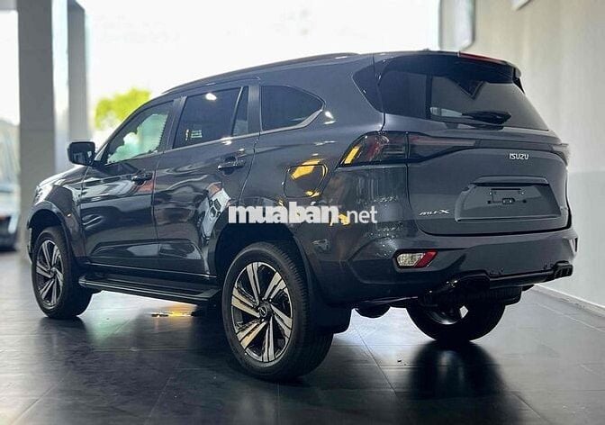 xe isuzu Mux phiên bản cao cấp số tự động 2 cầu