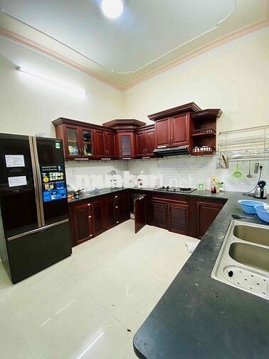 cho thuê tầng trệt ở biệt thự khu hành chính Dĩ an