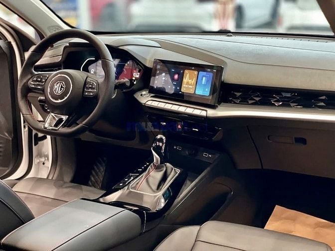 MG5 LUX nổi bật với bộ sưu tập màu sắc cực kỳ độc đáo. Nhưng màu VÀNG 