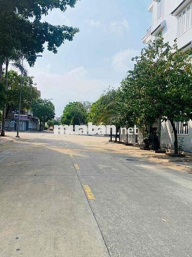 cho thuê tầng trệt ở biệt thự khu hành chính Dĩ an