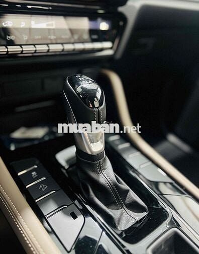 xe isuzu Mux phiên bản cao cấp số tự động 2 cầu