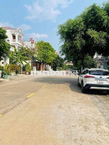 cho thuê tầng trệt ở biệt thự khu hành chính Dĩ an