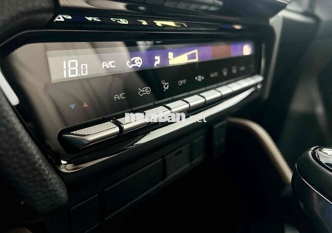 xe isuzu Mux phiên bản cao cấp số tự động 2 cầu