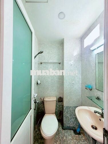 GÁC LỬNG TIỆN LỢI, CỬA SỔ AN NINH KHUÔNG VIỆT CẠNH ĐH VĂN HIẾN