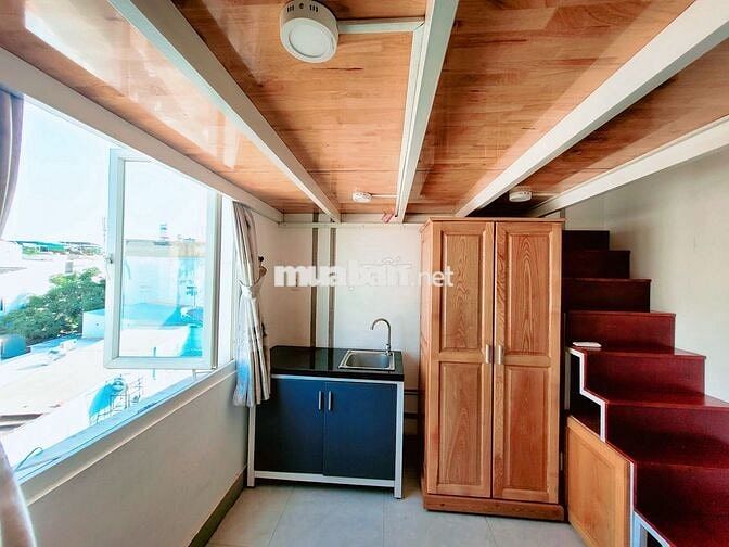 GÁC LỬNG TIỆN LỢI, CỬA SỔ AN NINH KHUÔNG VIỆT CẠNH ĐH VĂN HIẾN