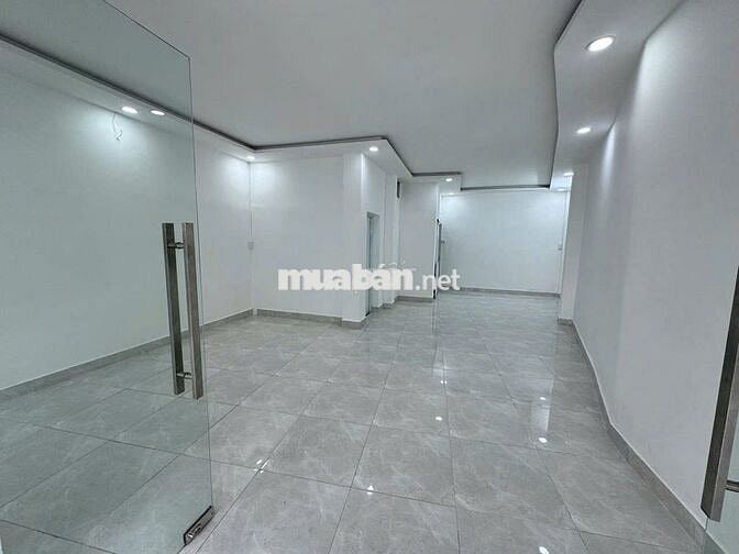 Cho Thuê Mặt Bằng Ngang 5,5m Ngay Nguyễn Gia Trí Quận Bình Thạnh