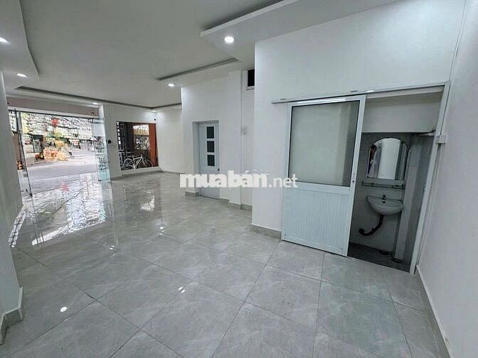 Cho Thuê Mặt Bằng Ngang 5,5m Ngay Nguyễn Gia Trí Quận Bình Thạnh