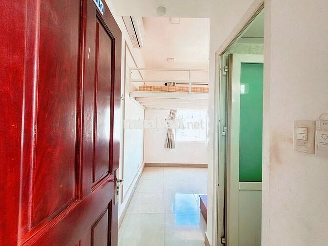 GÁC LỬNG TIỆN LỢI, CỬA SỔ AN NINH KHUÔNG VIỆT CẠNH ĐH VĂN HIẾN