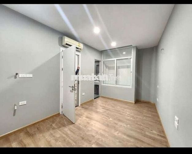 Tôi cần bán nhà Võng Thị, 6tầng thang máy full nội thất.