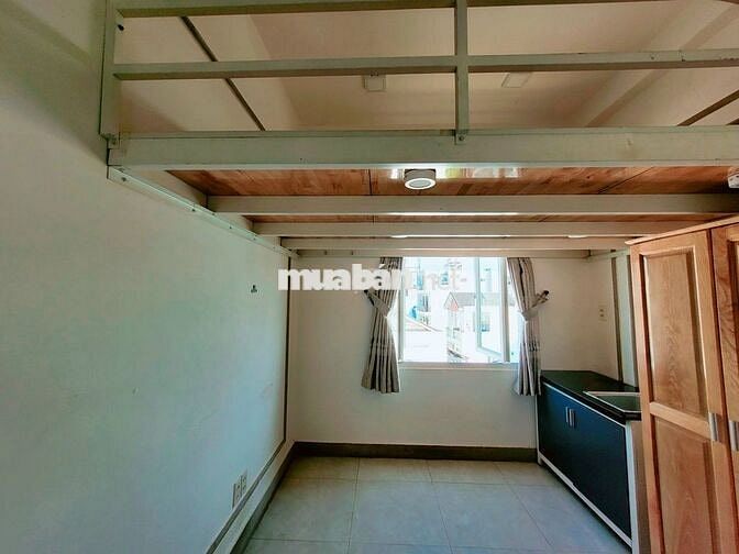 GÁC LỬNG TIỆN LỢI, CỬA SỔ AN NINH KHUÔNG VIỆT CẠNH ĐH VĂN HIẾN