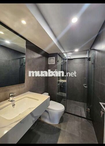 Tôi cần bán nhà Võng Thị, 6tầng thang máy full nội thất.