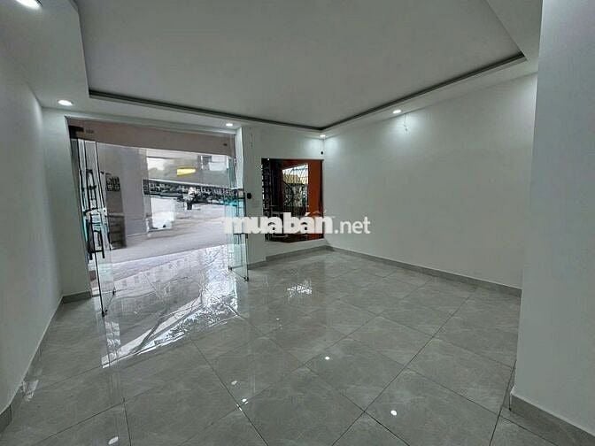 Cho Thuê Mặt Bằng Ngang 5,5m Ngay Nguyễn Gia Trí Quận Bình Thạnh