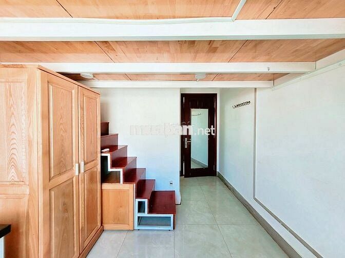 GÁC LỬNG TIỆN LỢI, CỬA SỔ AN NINH KHUÔNG VIỆT CẠNH ĐH VĂN HIẾN