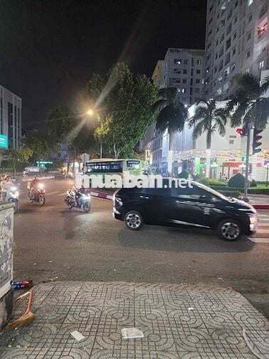 NHÀ MẶT TIỀN VỊ TRÍ TỐT NGAY NGÃ TƯ NGUYỄN THỊ NHỎ GIAO LỮ GIA