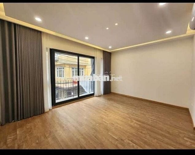 Tôi cần bán nhà Võng Thị, 6tầng thang máy full nội thất.