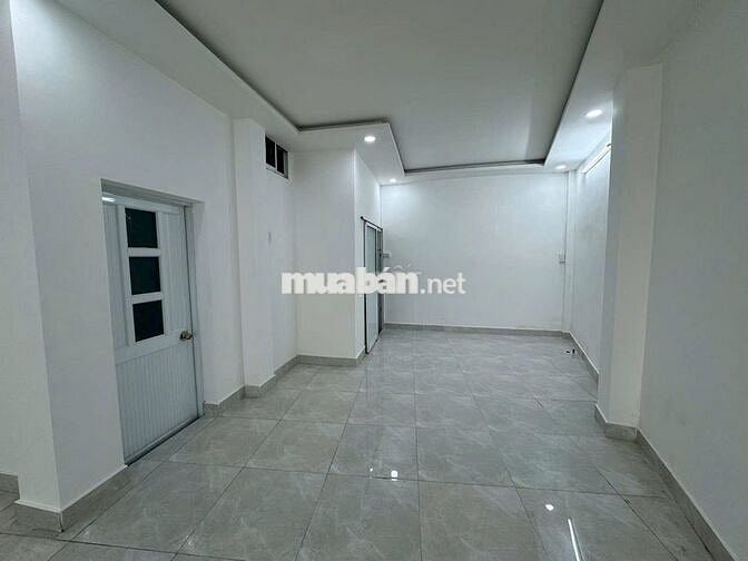 Cho Thuê Mặt Bằng Ngang 5,5m Ngay Nguyễn Gia Trí Quận Bình Thạnh