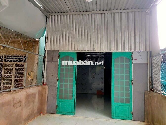 Nhà trống, cho thuê nguyên căn hoặc bán.