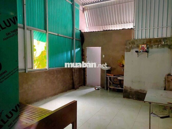 Nhà trống, cho thuê nguyên căn hoặc bán.