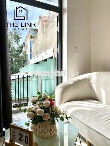 Thuê Căn Hộ 1PN Thang Máy Ban Công Nguyễn Gia Trí Gần Ngã Tư Hàng Xanh