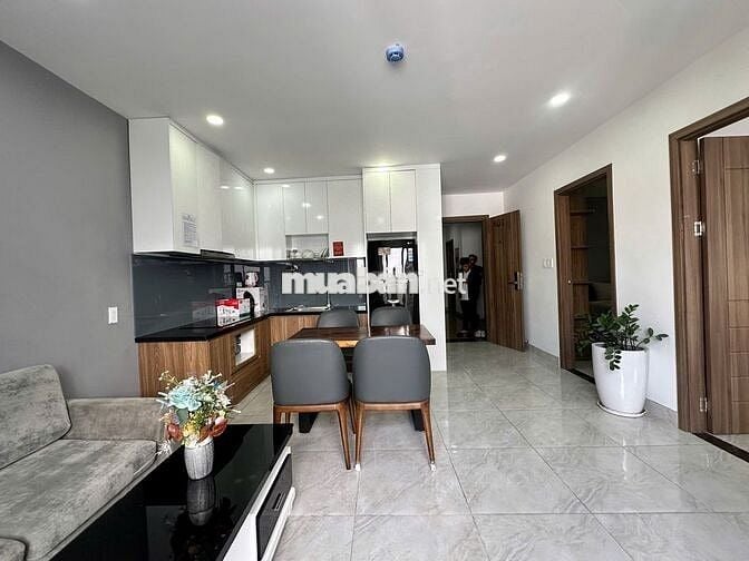 Thuê Căn Hộ 2PN 1PK Cao Cấp Thang Máy Nguyễn Xí Gần Bến Xe Miền Đông