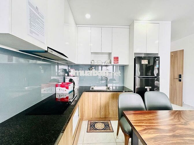 Thuê Căn Hộ 2PN 1PK Cao Cấp Thang Máy Nguyễn Xí Gần Bến Xe Miền Đông