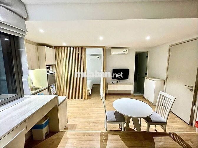 Thuê Căn Hộ 2PN 1PK Thang Máy Nguyễn Cửu Vân Gần Ngã Tư Hàng Xanh