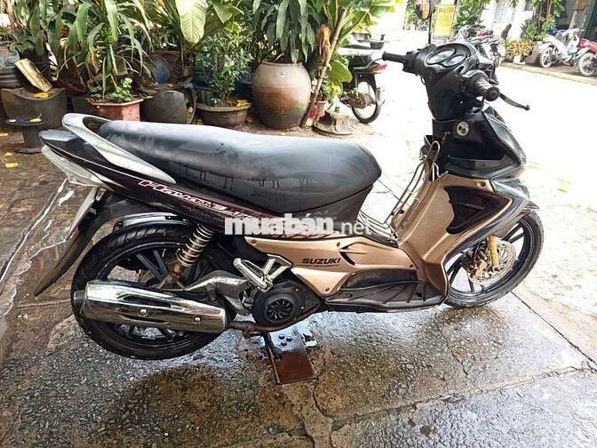 Xe máy Suzuki Hayate màu nâu đen 2010