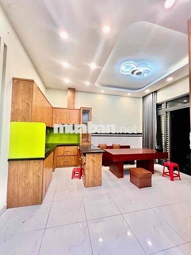 Nhà Mới Đẹp DT 180m2 1Trệt 2Lầu 3Pn 4Wc Có Đất Trống Đậu Ôtô Sân Thượg